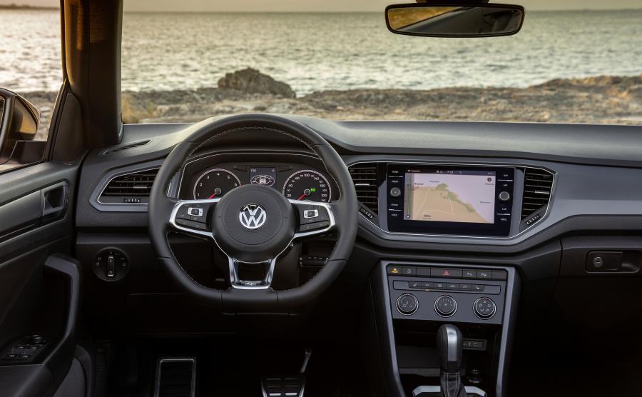 Торпедо Volkswagen T-Roc Cabriolet R-Line 2019 года  (WW) (фото 111 из 137)